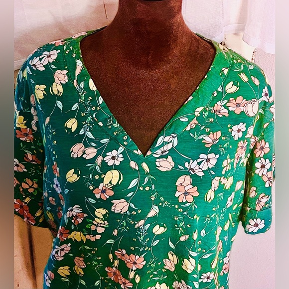 Liz Claiborne Green Floral Blouse - Picture 2 of 6